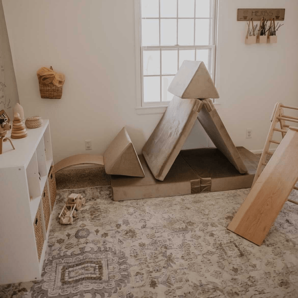 Cushy Couch - Cushy Couch